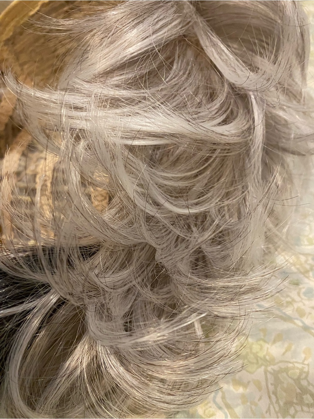 Short Layered Silver Synthetic Wig for Women - Elegant Light Gray Style - Picture 7 of 9